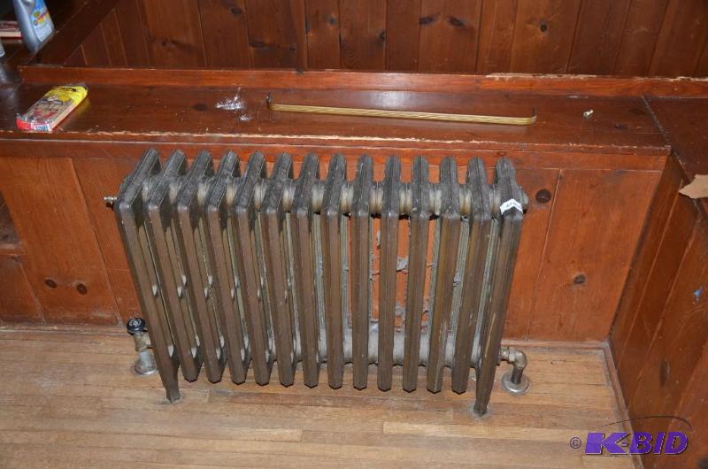 lot 72 image: Radiator -36&quotx26"...