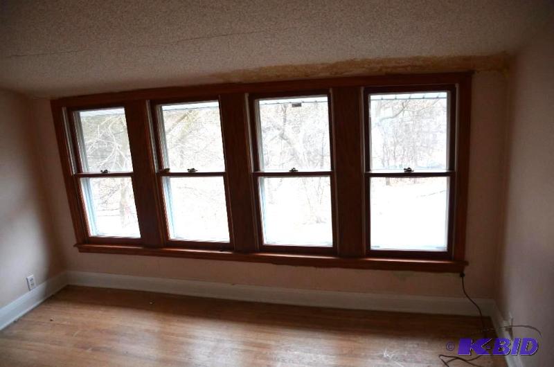lot 82 image: 4 wood Windows 24&quotx45"...
