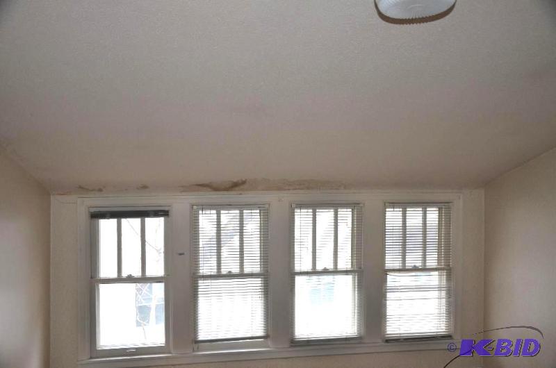 lot 84 image: 4 blinds- 22&quotx 44"...
