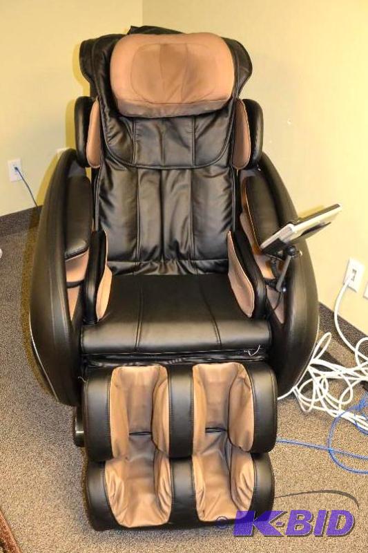 lot 1 image: Osaki Massage chair model OS4000  ...