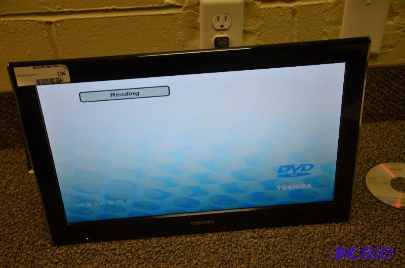 lot 136 image: Toshiba 18" color monitor with mounting ...
