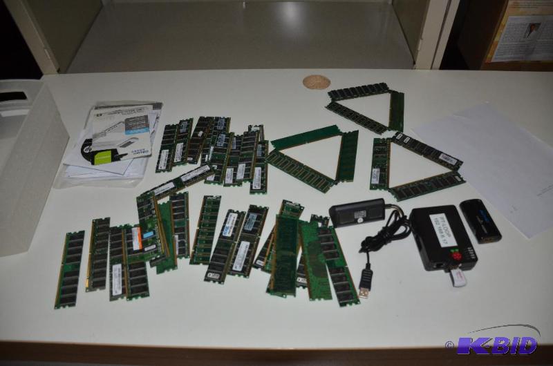 lot 145 image: Large group of memory, &nbspCDs & misc c...