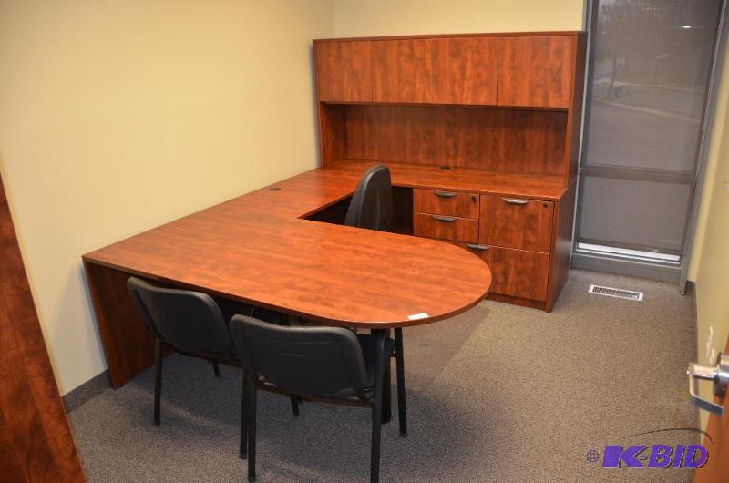 lot 16 image: High end &quotOffices To Go" brand desk...