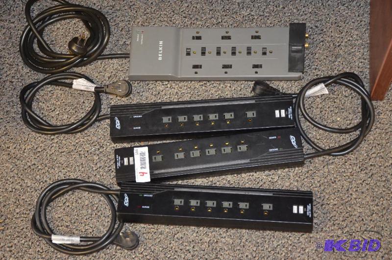 lot 166 image: Group of power strips some with USB ports...