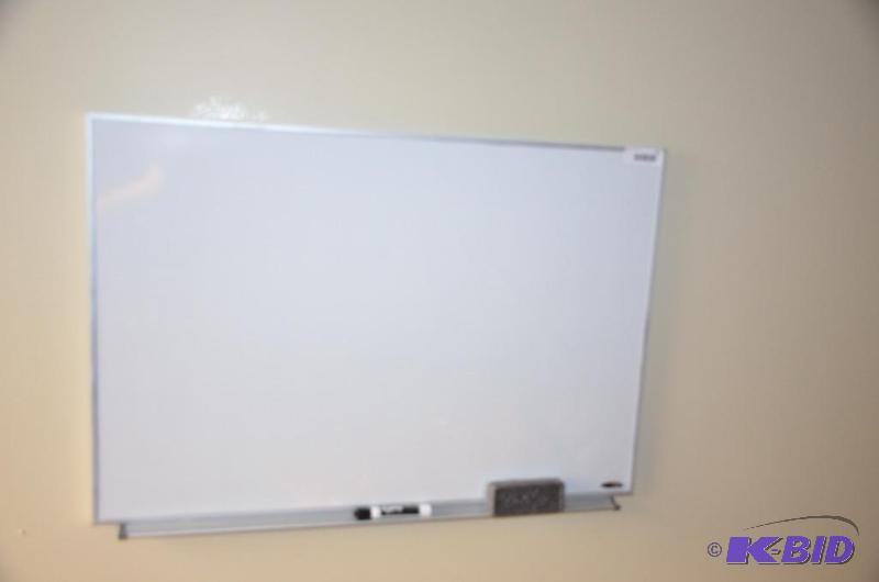 lot 18 image: White board 34x23 rm4...