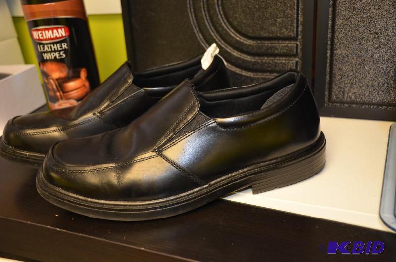 lot 183 image: Nunnbush Dress shoes and leather wipes...