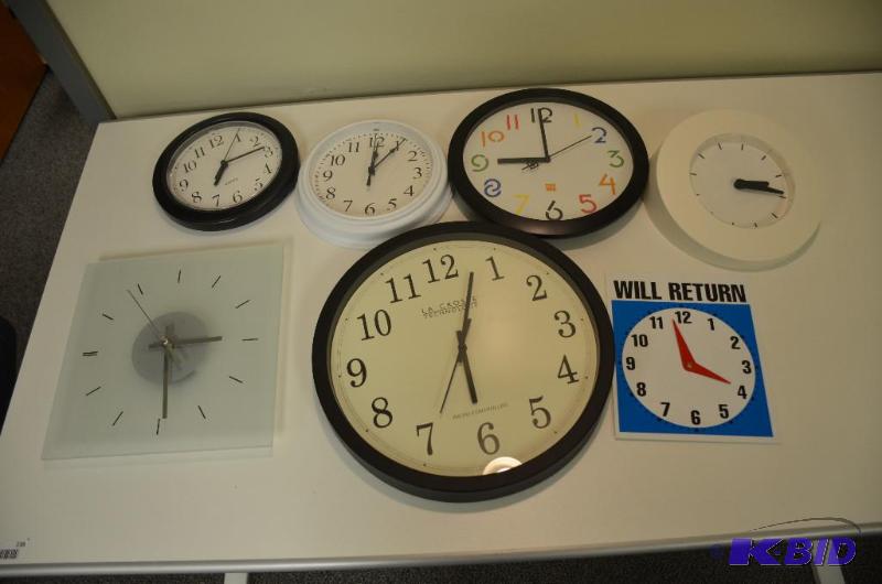 lot 249 image: 11x11 square glass wall clock. 14-inch LA Cro...