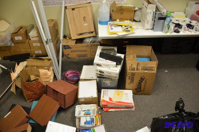 lot 253 image: Office supplies, hanging file folders, files,...