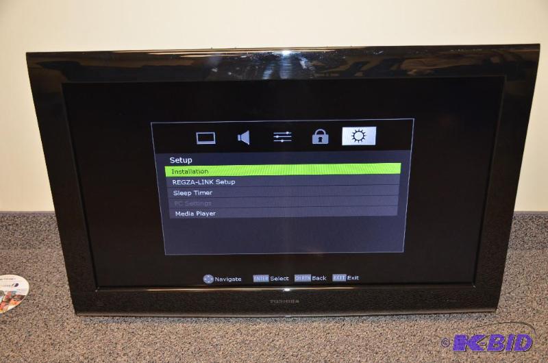 lot 275 image: Toshiba LCD flat screen TVDVD Player. Model ...