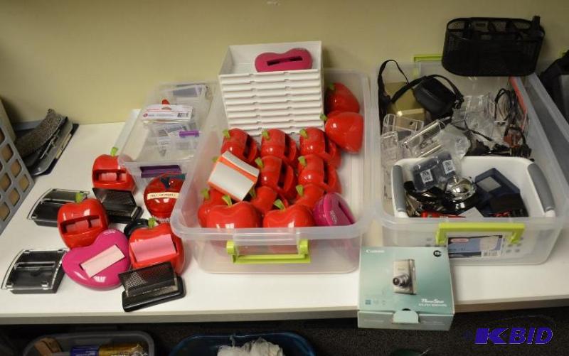 lot 286 image: Lot of digital cameras and office supplies. I...