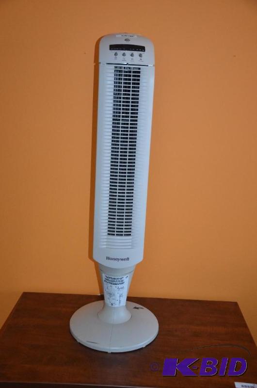 lot 30 image: Kaz tower fan model HY-041W...