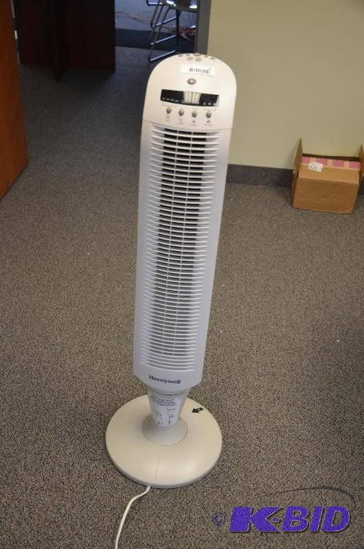 lot 36 image: Kaz tower fan model HY-041W...