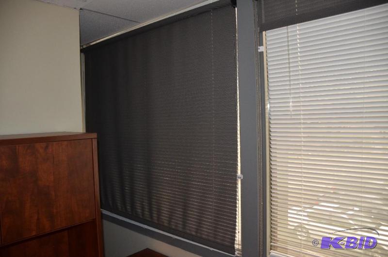 lot 47 image: Role up Sun shades...
