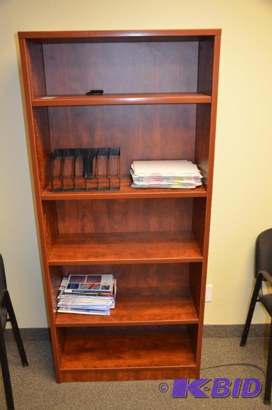 lot 7 image: Bookcase with adjustable shelves 32x14x70 rm7...