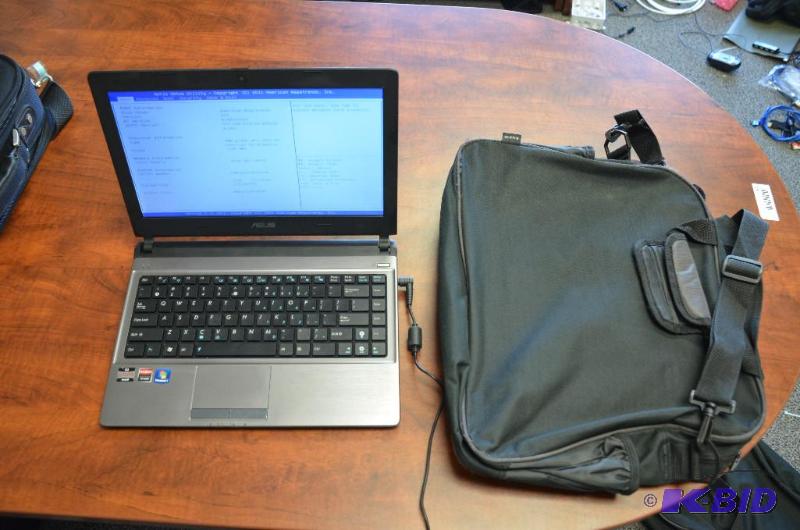 lot 77A image: Asus laptop computer model U32U, powers up, n...