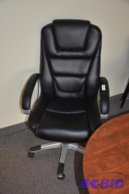 lot 81 image: Office chair...