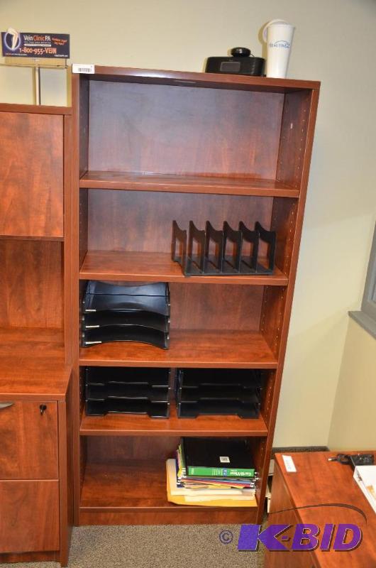 lot 9 image: High end Wood Bookcase 32x14x70 with adjustab...