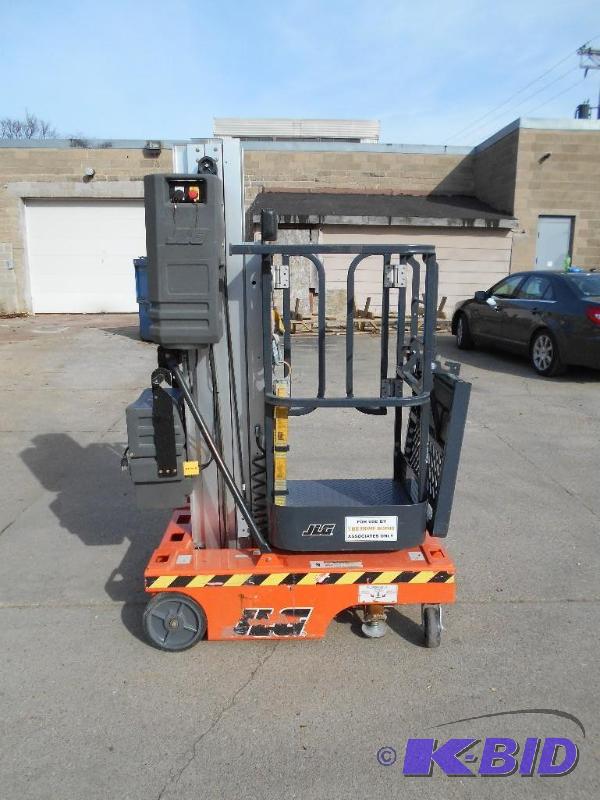 JLG 12SP Electric Personnel Lift. Works. 12 Working Height.