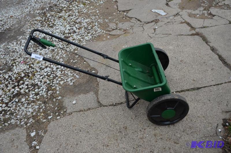 Scotts AccuGreen 2000 lawn spreader...