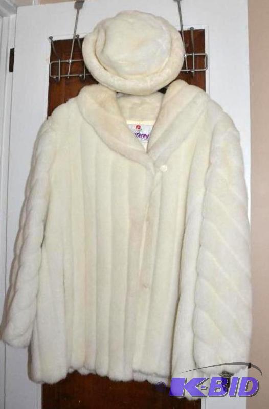 Beautiful fur coat with hat size 14. Monterey...