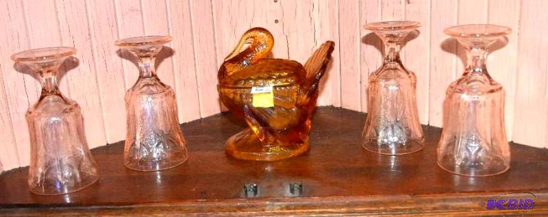 Glass Turkey 6.5 x 8 and 4 glasses...