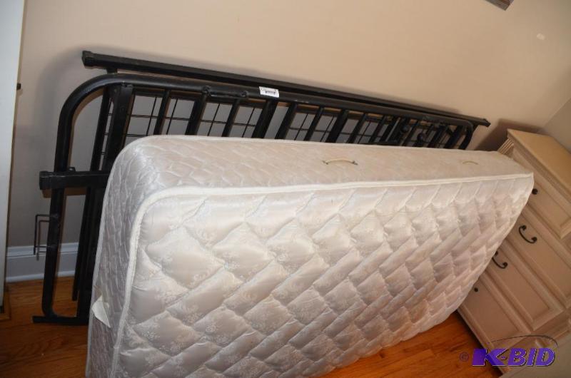 Day bed with black iron frame with Sealy matt...