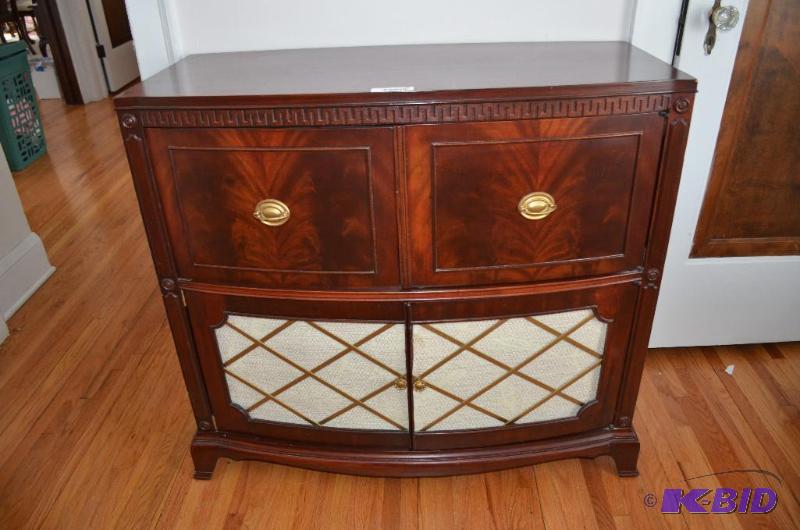 Antique Wood dresser 39x17x35. Bring help to ...