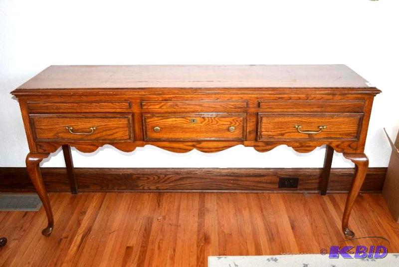 Wood three drawer tablebuffet. 70x19...