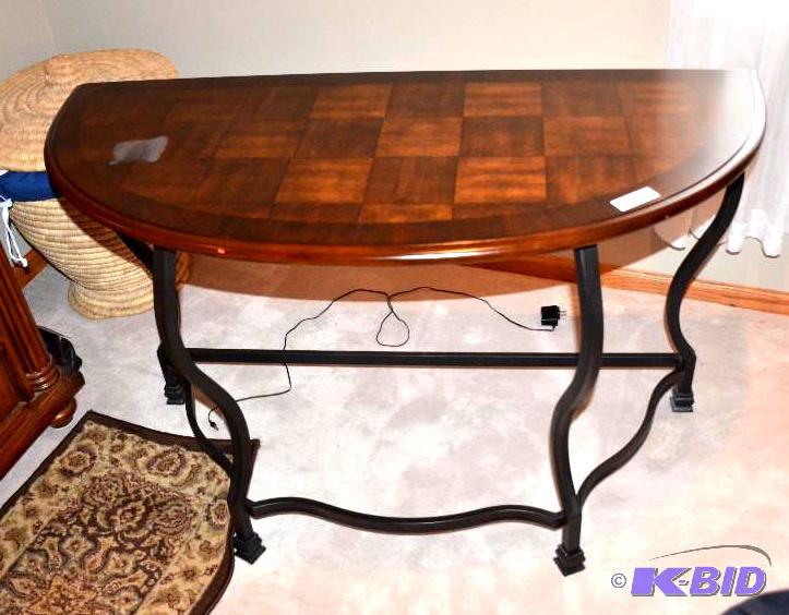 Wood table 22x31x48&quot. Bring help to remo...