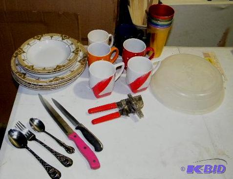 Miscellaneous Mixed Dinnerware Lot - 5 dinner...
