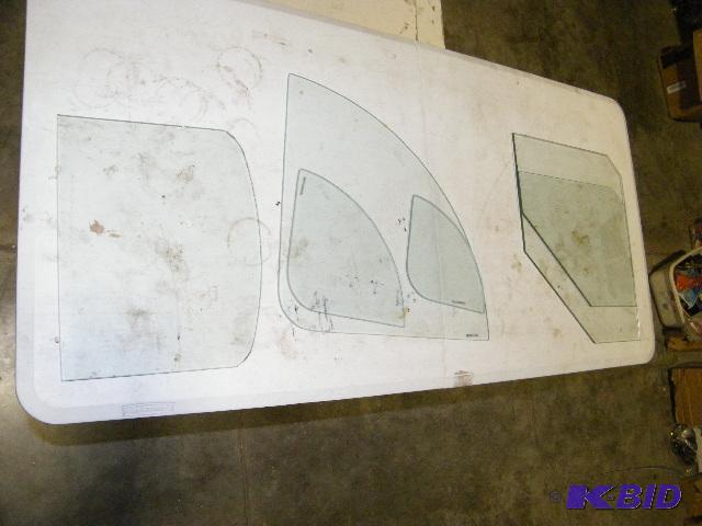 Tempered Glass Shelves Lot - Six piece lot - ...