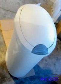 Garbage Can with Lid - White oval - 15&quot ...