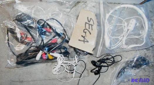 Mixed Lot of AudioVideo Cords - Ear buds - G...