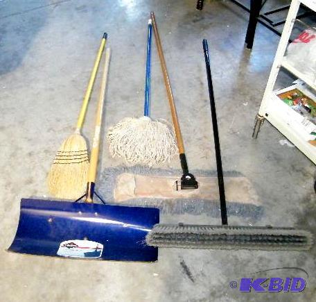 Miscellaneous Lot - Brooms - small broom, a p...