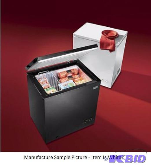 lot 104 image: Montgomery Wards Chest Freezer - White - Dual...