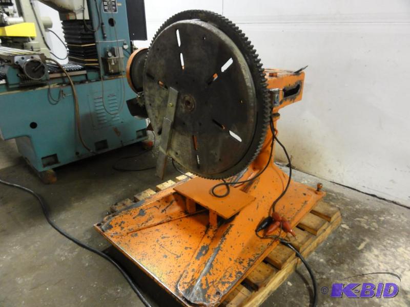 lot 0 image: P&ampH Welding Positioner. 28" face 250...