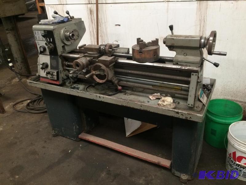 lot 1 image: Clausing&nbspColchester 11" Metalworkin...