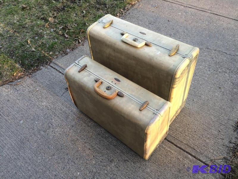 (2) Vintage Samsonite suitcases....
