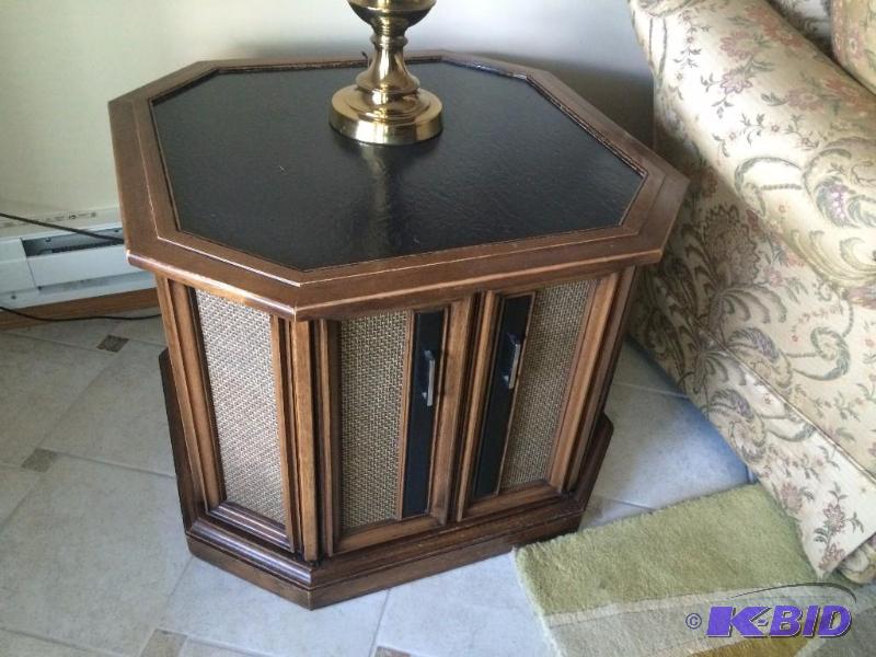 Vintage Stereo with speakers, AMFM radio and...