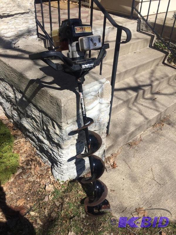 StrikeMaster Ice Auger. Mag2000, 2-hp Tecumse...
