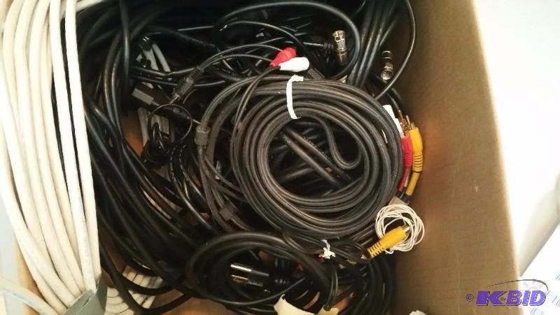 lot 18 image: Assorted Cords