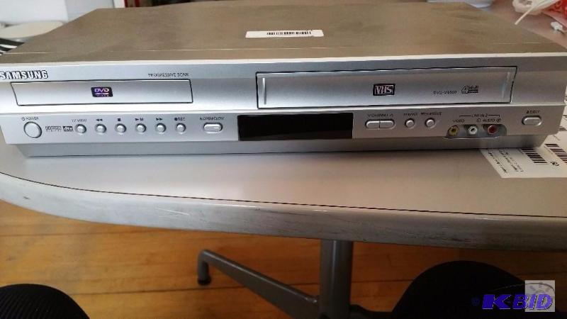lot 23 image: Samsung DVD VHS Combo With Remote