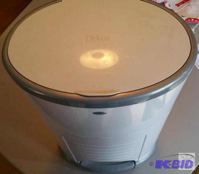 lot 29 image: Dekor -  Diaper disposal can