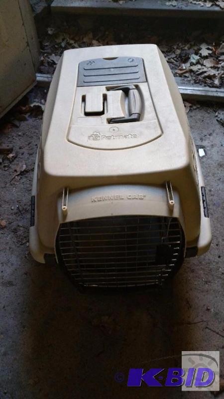 lot 48 image: Petmate Kennel Cab