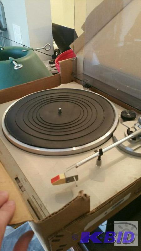 lot 512 image: Technics SL-B210 2 speed Turn table