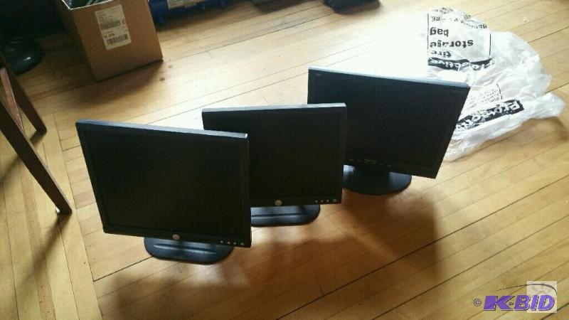 lot 513 image: 3 Computer monitors