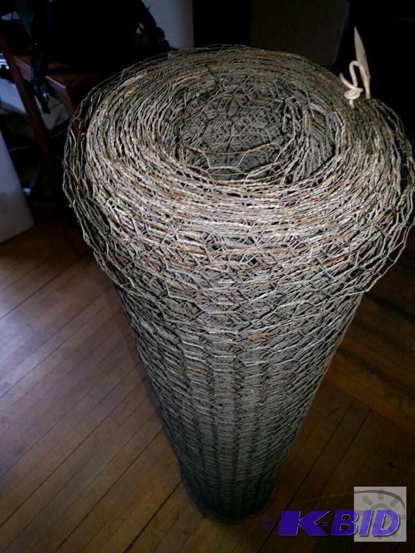 lot 700 image: Chickenwire bundle