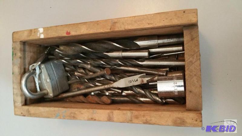 lot 9 image: Assorted Tools