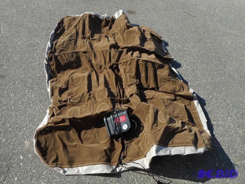Inflatable mattress with pump