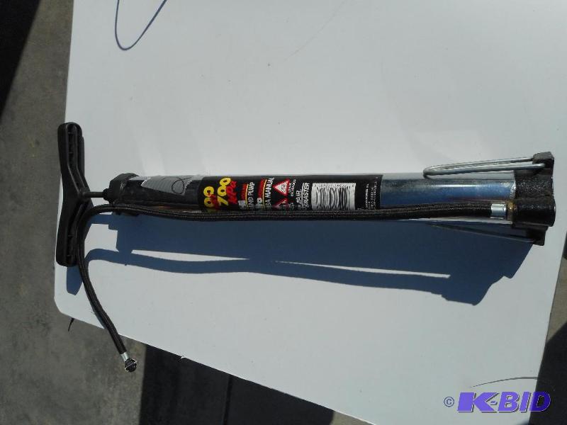 Hand pump
